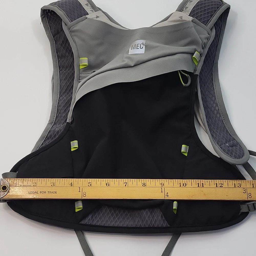 MEC Hydration Backpack - Picture 5 of 6